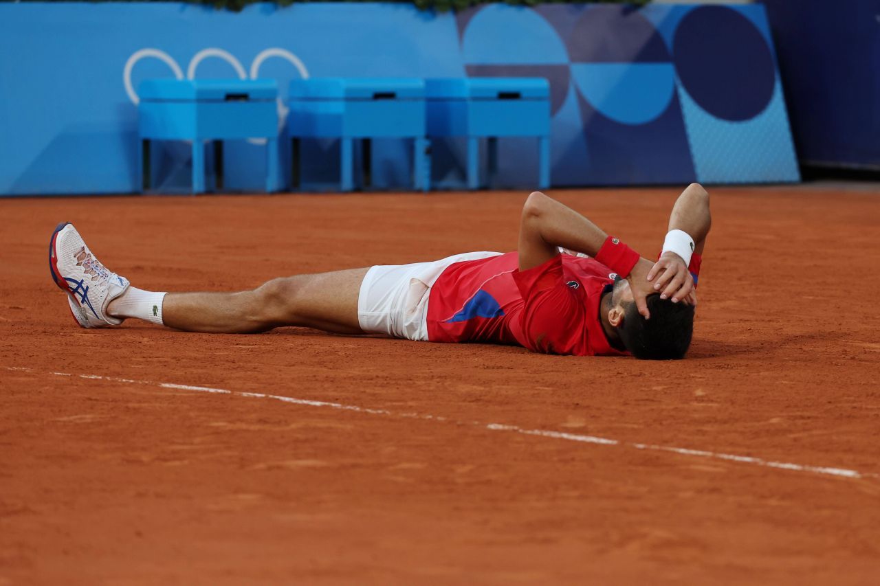 Novak Djokovic s-a prăbușit pe teren și a plâns după calificarea în finală la JO 2024! Cu cine se va bate pentru aurul olimpic_1