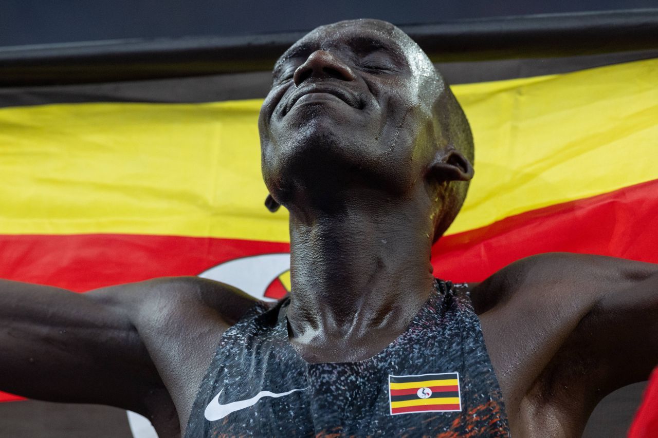 Joshua Cheptegei face legea! Triplul campion mondial și deținătorul recordului lumii a câștigat titlul la JO cu record olimpic_1