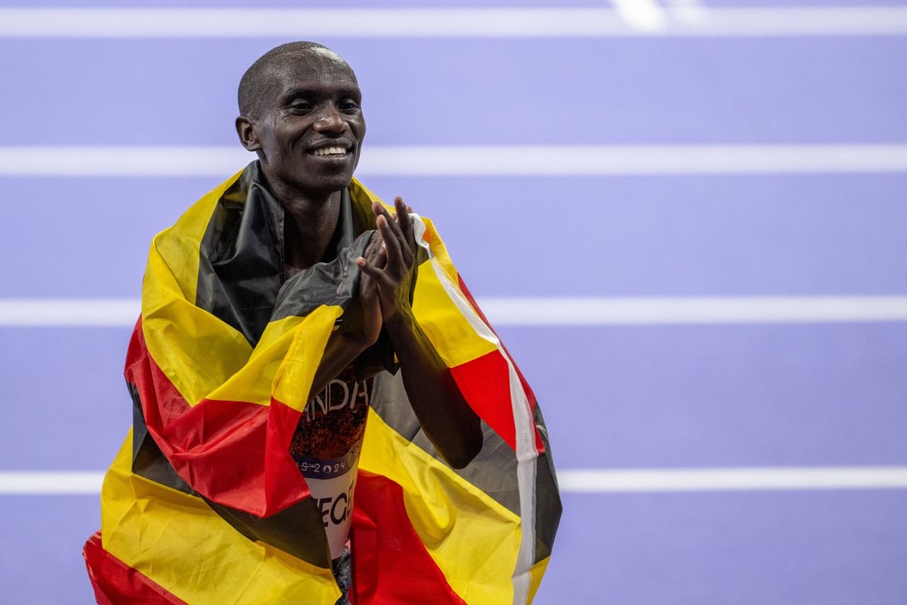 Joshua Cheptegei face legea! Triplul campion mondial și deținătorul recordului lumii a câștigat titlul la JO cu record olimpic_4