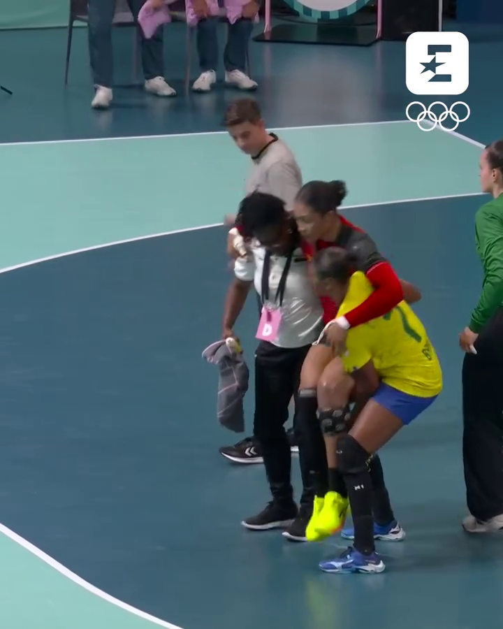 Episod emoționant la Jocurile Olimpice! Albertina Kassoma a căzut la pământ, dar o adversară a sărit imediat în ajutor! Ambele joacă în România_2
