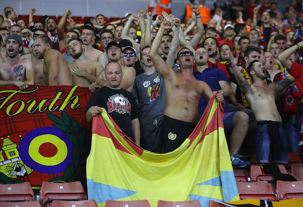 Sparta Praga are pe stemă culorile României! Fanii cehilor afișează mereu steaguri și eșarfe cu 