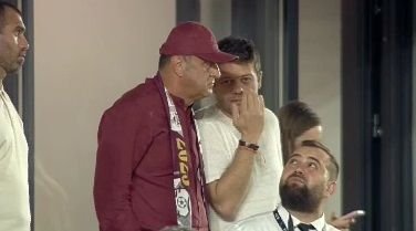 Demisia, demisia! Galeria Rapidului s-a săturat deja și &icirc;l cheamă pe Șumudică. Cum au fost surprinși Șucu și Angelescu