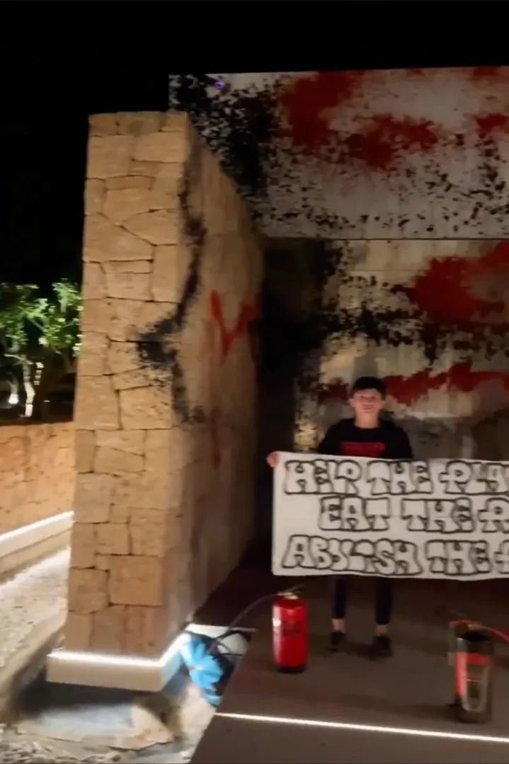 Vila de 11 milioane de euro a lui Lionel Messi, vandalizată de activiștii de mediu: ”Este construită ilegal!”_8