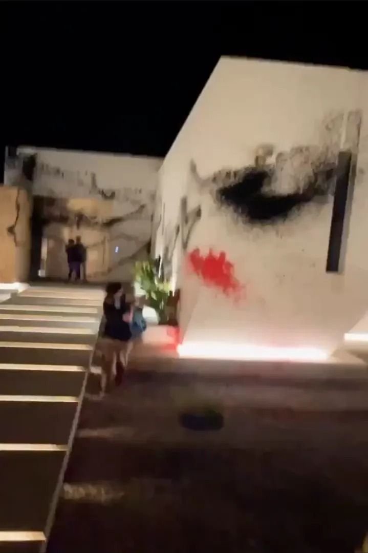 Vila de 11 milioane de euro a lui Lionel Messi, vandalizată de activiștii de mediu: ”Este construită ilegal!”_14