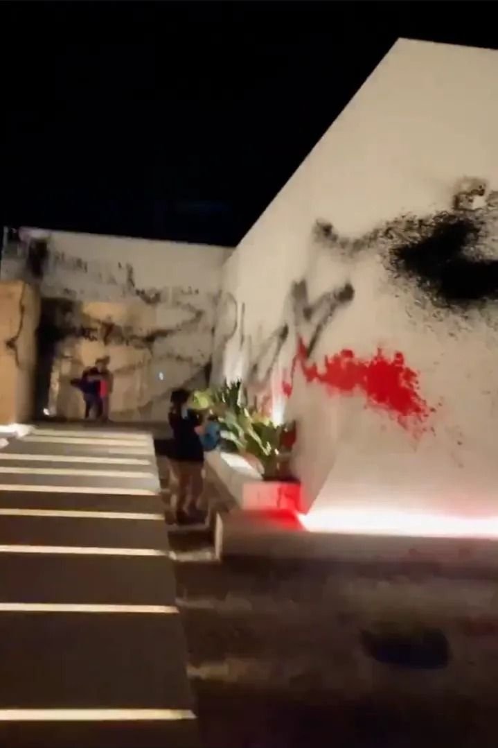 Vila de 11 milioane de euro a lui Lionel Messi, vandalizată de activiștii de mediu: ”Este construită ilegal!”_16