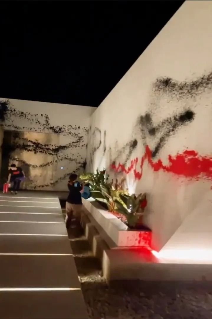 Vila de 11 milioane de euro a lui Lionel Messi, vandalizată de activiștii de mediu: ”Este construită ilegal!”_17