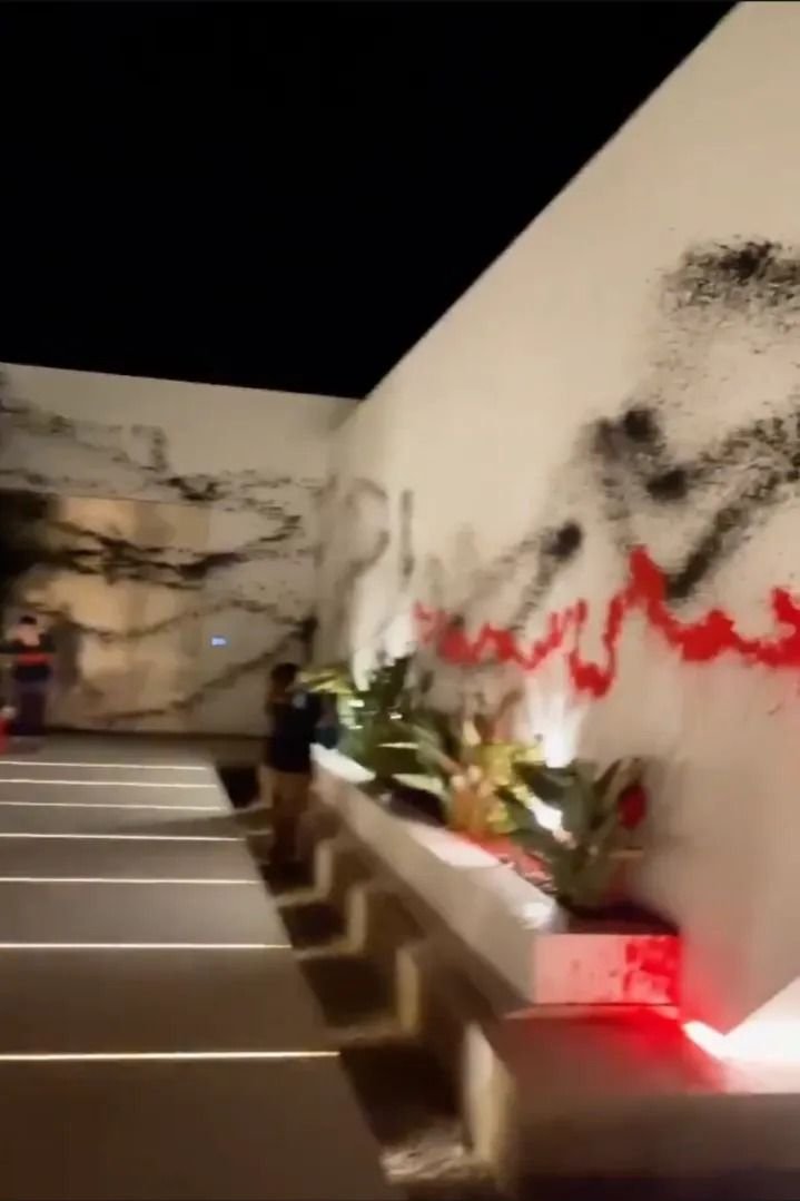 Vila de 11 milioane de euro a lui Lionel Messi, vandalizată de activiștii de mediu: ”Este construită ilegal!”_18
