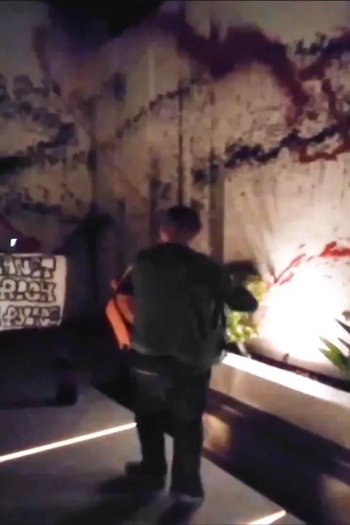 Vila de 11 milioane de euro a lui Lionel Messi, vandalizată de activiștii de mediu: ”Este construită ilegal!”_27