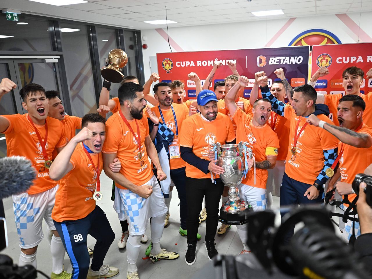 S-a schimbat fotbalul! Marica a dezvăluit de ce jucătorii FCSB și Corvinul fac sprinturi după finalul meciurilor din Europa_40