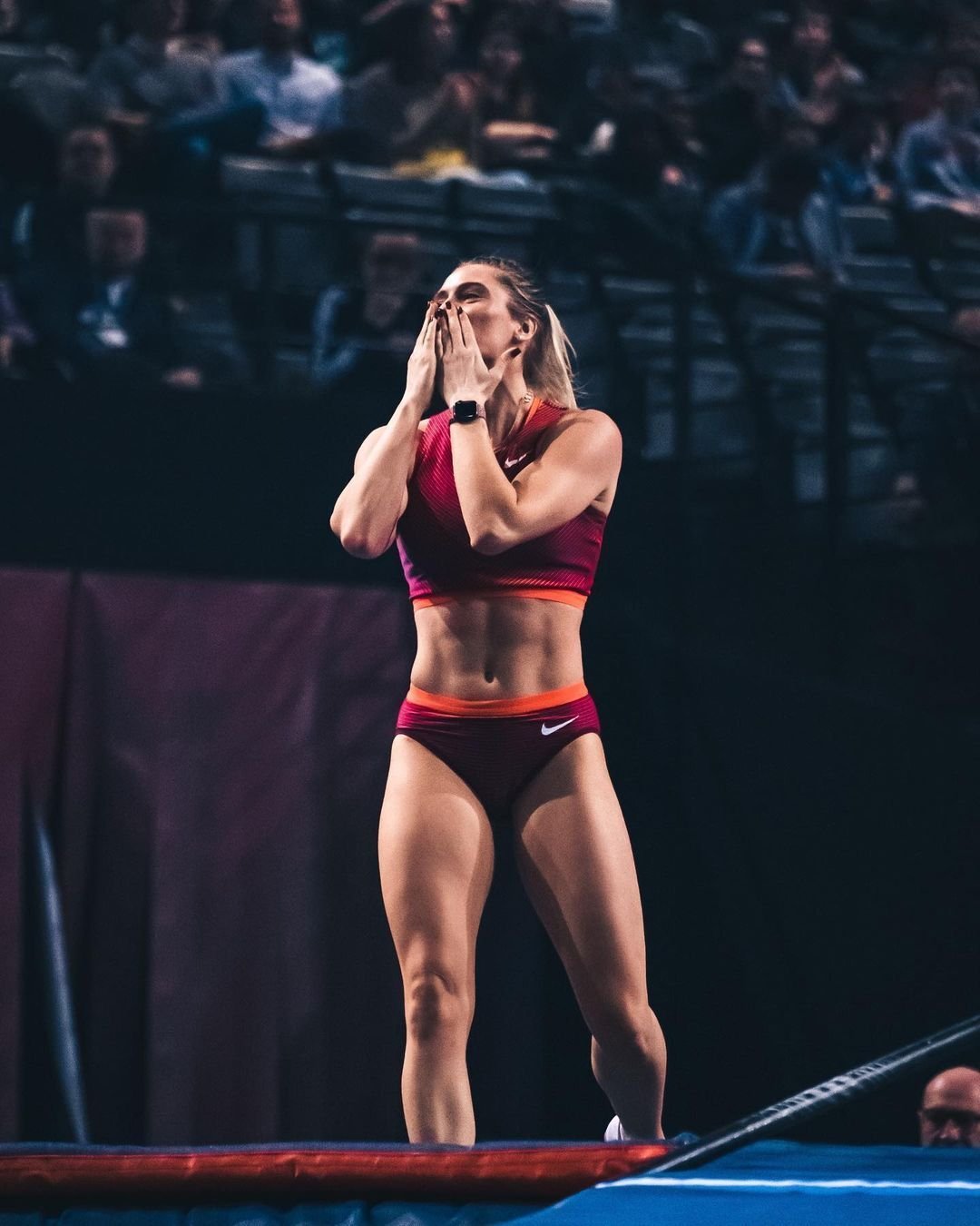 Atleta care câștigă peste 600.000 de euro pe lună de pe OnlyFans a celebrat într-un mod inedit medalia olimpică cucerită la Paris_8