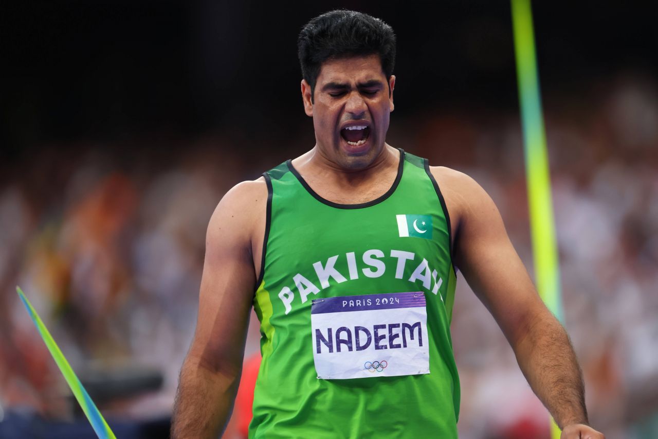 Nebunie cu prăjituri și bomboane în Pakistan după aurul olimpic al lui Arshad Nadeem! ”El a dus aurul, noi nu avem nimic”_2