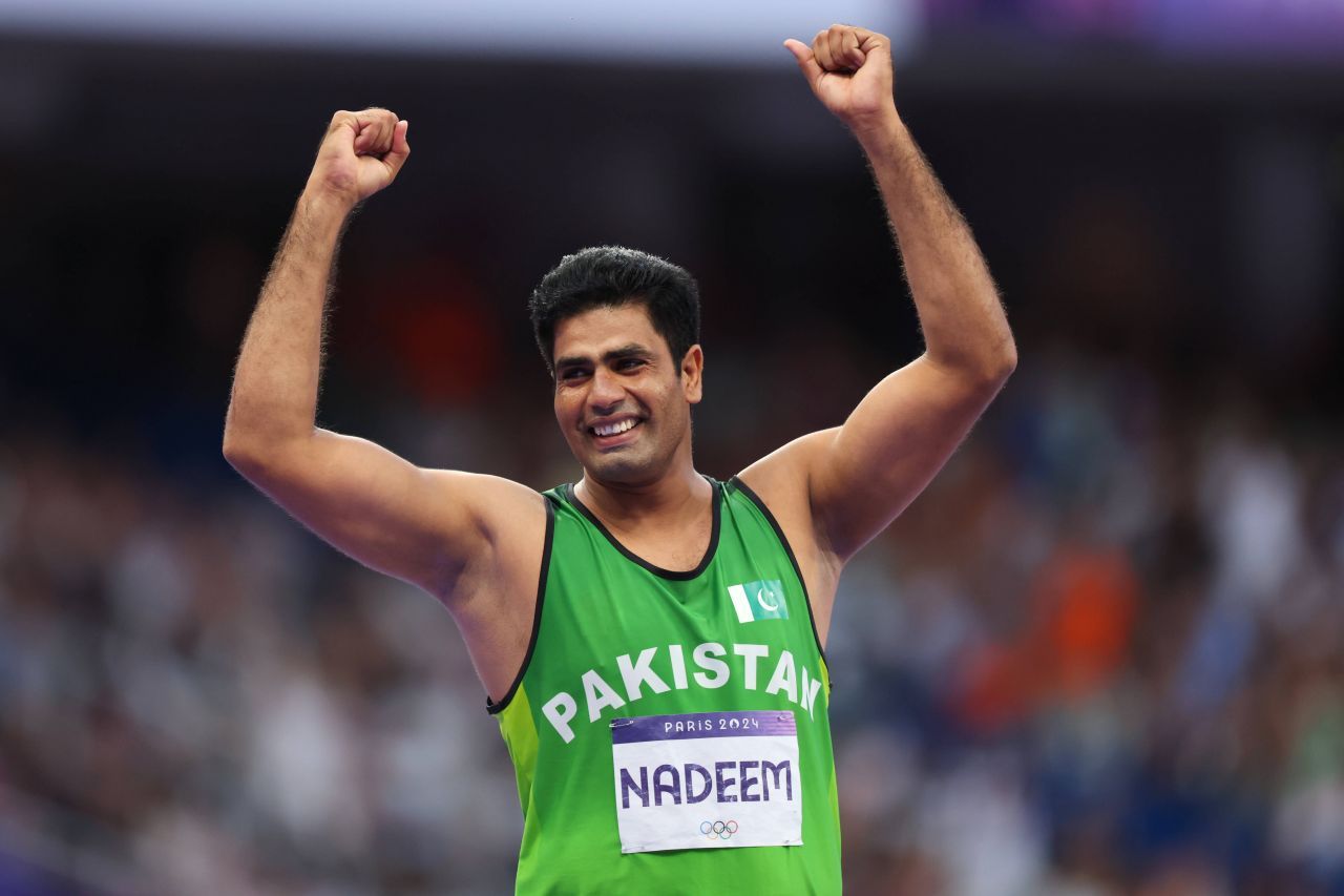 Nebunie cu prăjituri și bomboane în Pakistan după aurul olimpic al lui Arshad Nadeem! ”El a dus aurul, noi nu avem nimic”_3