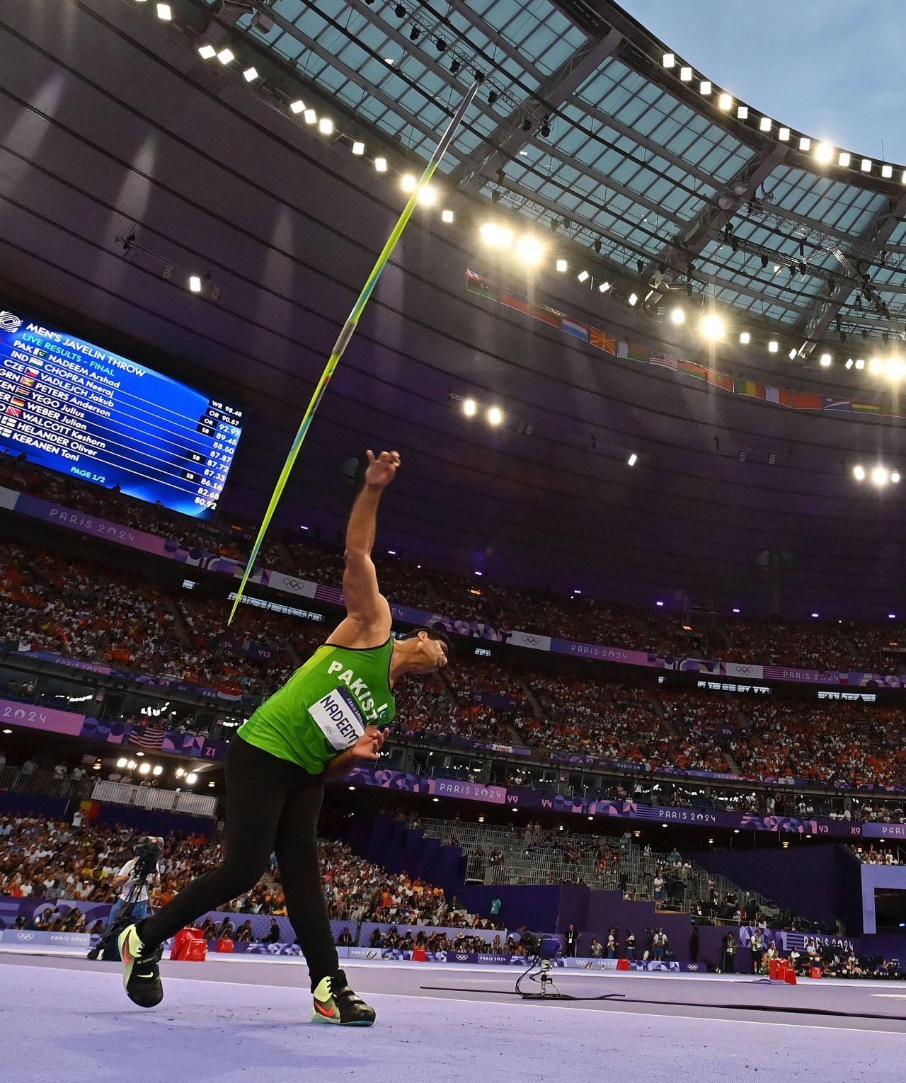 Nebunie cu prăjituri și bomboane în Pakistan după aurul olimpic al lui Arshad Nadeem! ”El a dus aurul, noi nu avem nimic”_9