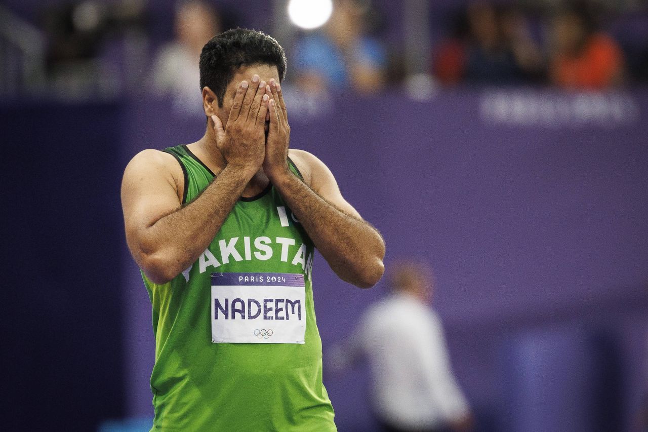 Nebunie cu prăjituri și bomboane în Pakistan după aurul olimpic al lui Arshad Nadeem! ”El a dus aurul, noi nu avem nimic”_14