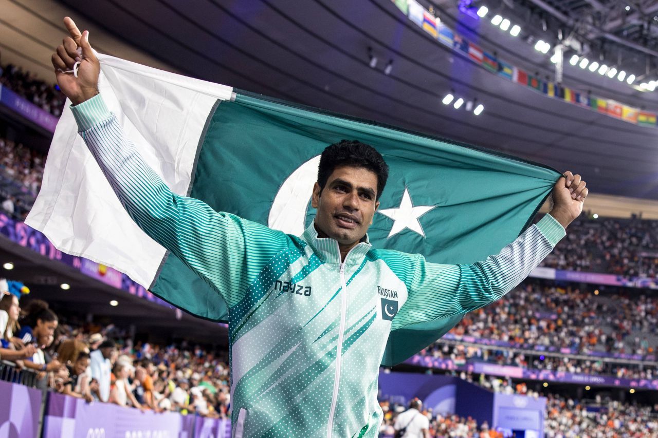 Nebunie cu prăjituri și bomboane în Pakistan după aurul olimpic al lui Arshad Nadeem! ”El a dus aurul, noi nu avem nimic”_1