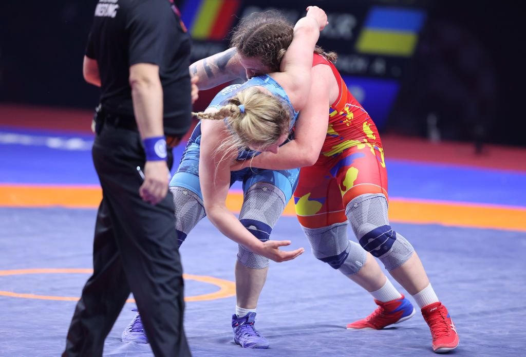 Zi neagră pentru Cătălina Axente la Jocurile Olimpice! Scoasă pe targă după ce a fost aruncată pe spate de Kennedy Blades_3
