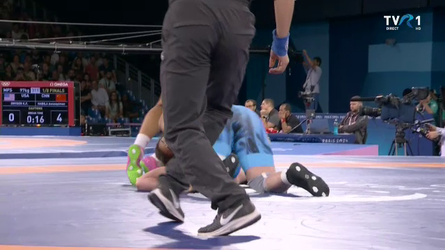 Zi neagră pentru Cătălina Axente la Jocurile Olimpice! Scoasă pe targă după ce a fost aruncată pe spate de Kennedy Blades_10