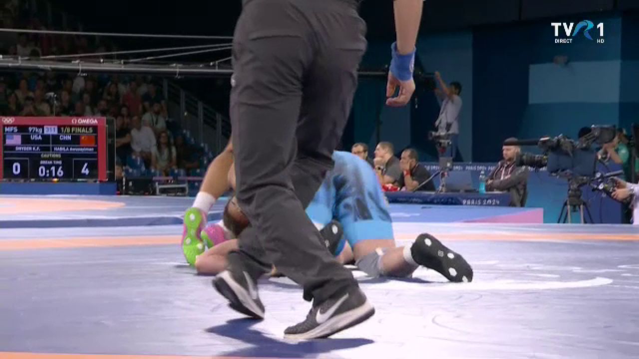 Zi neagră pentru Cătălina Axente la Jocurile Olimpice! Scoasă pe targă după ce a fost aruncată pe spate de Kennedy Blades_10