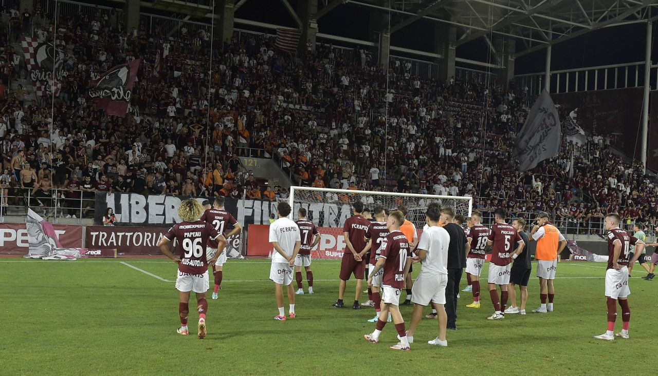 Fanii lui Rapid au dezlănțuit iadul după egalul cu Gloria Buzău! Ce s-a petrecut la finalul meciului