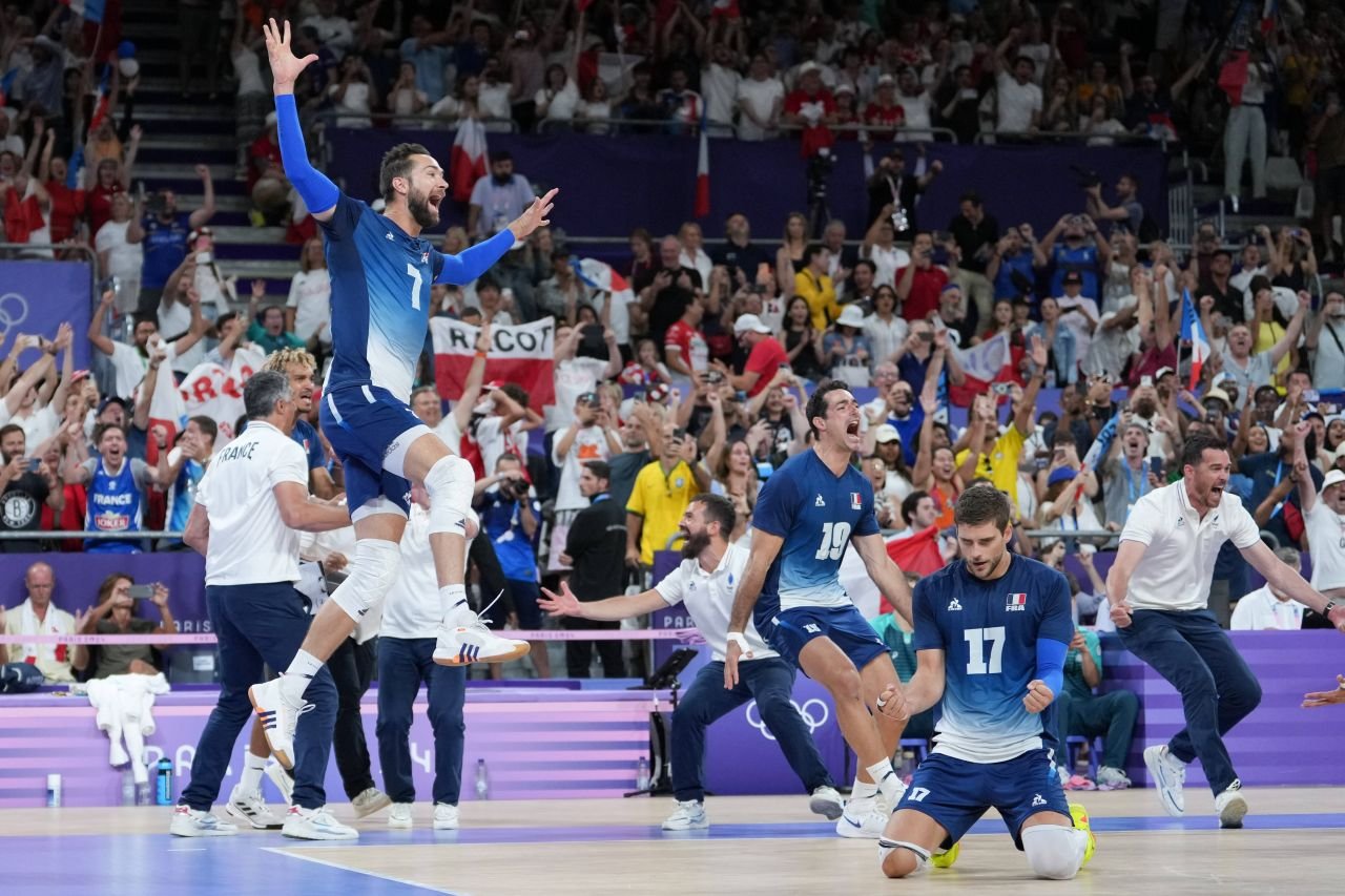 Franța mai și c&acirc;știgă aurul la sporturile de echipă! Gazdele JO au pierdut &icirc;nsă finalele la fotbal masculin, handbal feminin sau baschet masculin