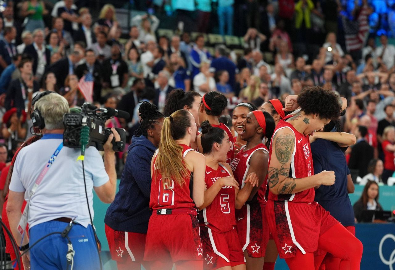 Dramă totală, dar America revine pe locul 1! Victorie la un punct în finala olimpică de baschet feminin_13