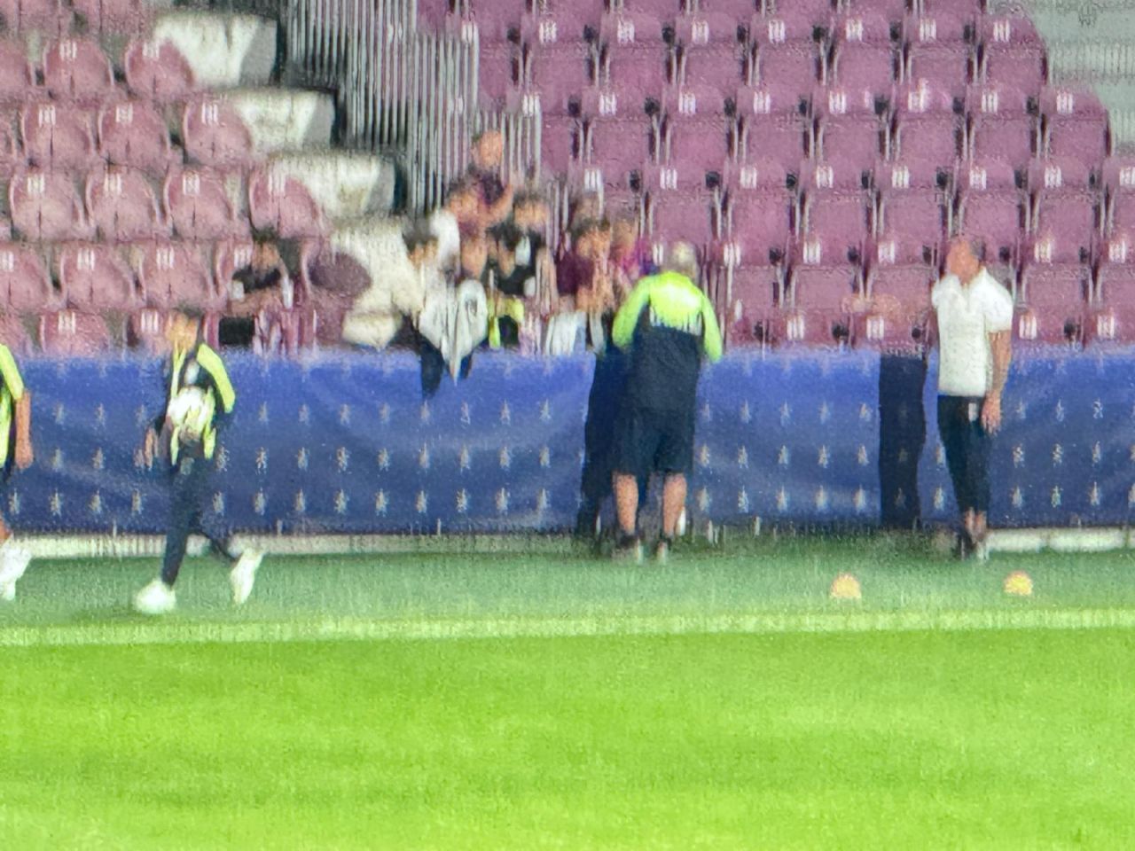 Ce nu s-a văzut la TV! Gestul făcut de Dan Petrescu, după ce a fost eliminat de arbitru_3