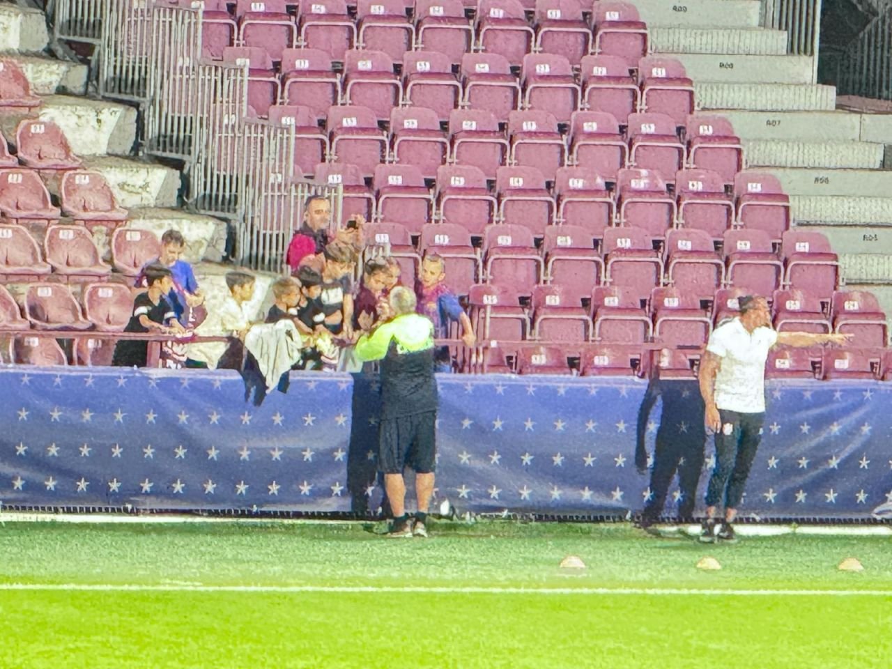 Ce nu s-a văzut la TV! Gestul făcut de Dan Petrescu, după ce a fost eliminat de arbitru_6