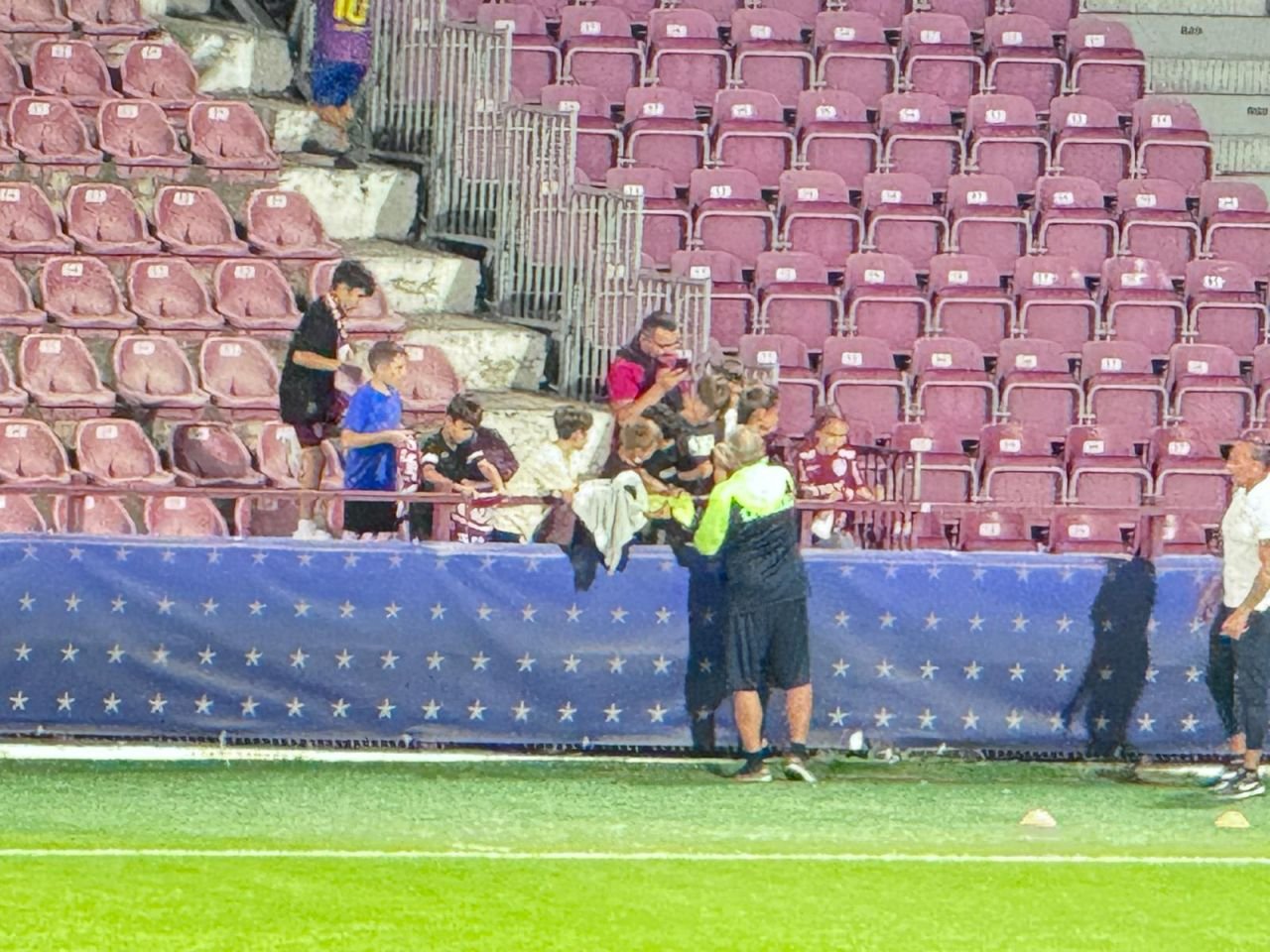 Ce nu s-a văzut la TV! Gestul făcut de Dan Petrescu, după ce a fost eliminat de arbitru_7