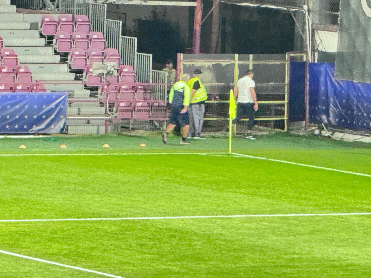 Ce nu s-a văzut la TV! Gestul făcut de Dan Petrescu, după ce a fost eliminat de arbitru_8