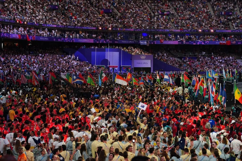 Ceremonie grandioasă la încheierea Jocurilor Olimpice de la Paris! Mihaela Cambei a purtat drapelul României_7