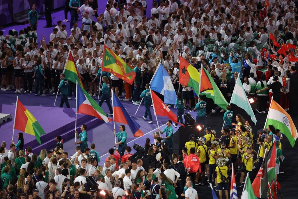 Ceremonie grandioasă la încheierea Jocurilor Olimpice de la Paris! Mihaela Cambei a purtat drapelul României_13