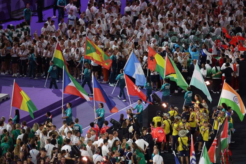 Ceremonie grandioasă la încheierea Jocurilor Olimpice de la Paris! Mihaela Cambei a purtat drapelul României_13