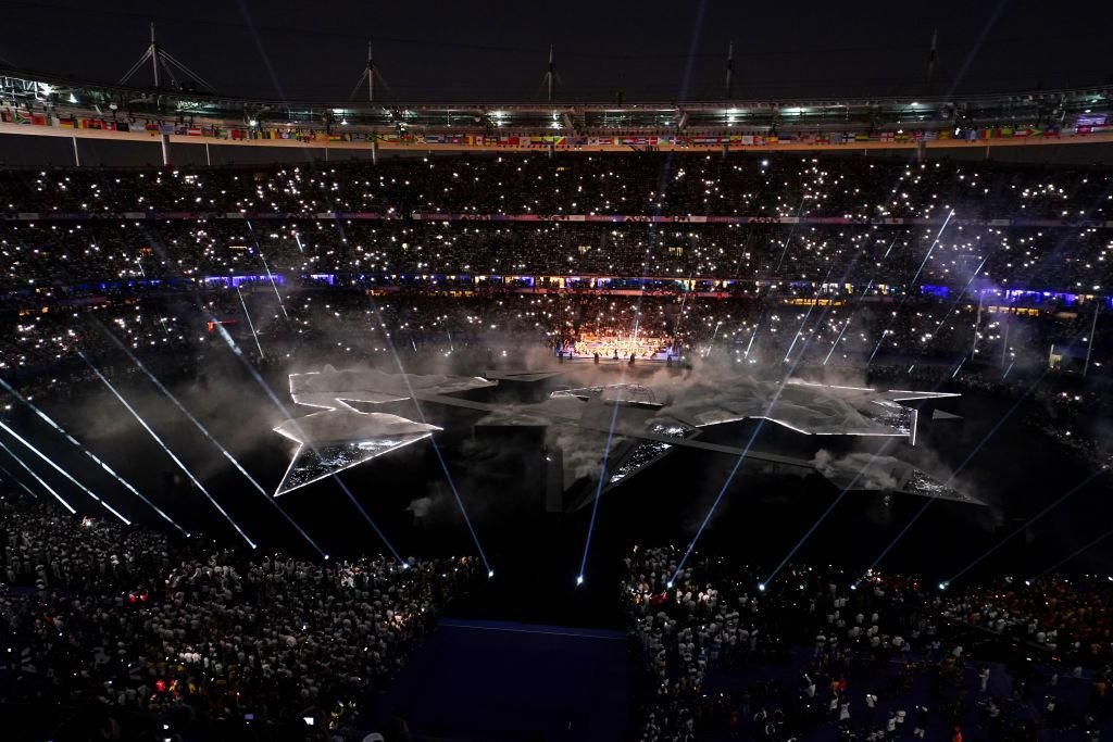 Ceremonie grandioasă la încheierea Jocurilor Olimpice de la Paris! Mihaela Cambei a purtat drapelul României_23