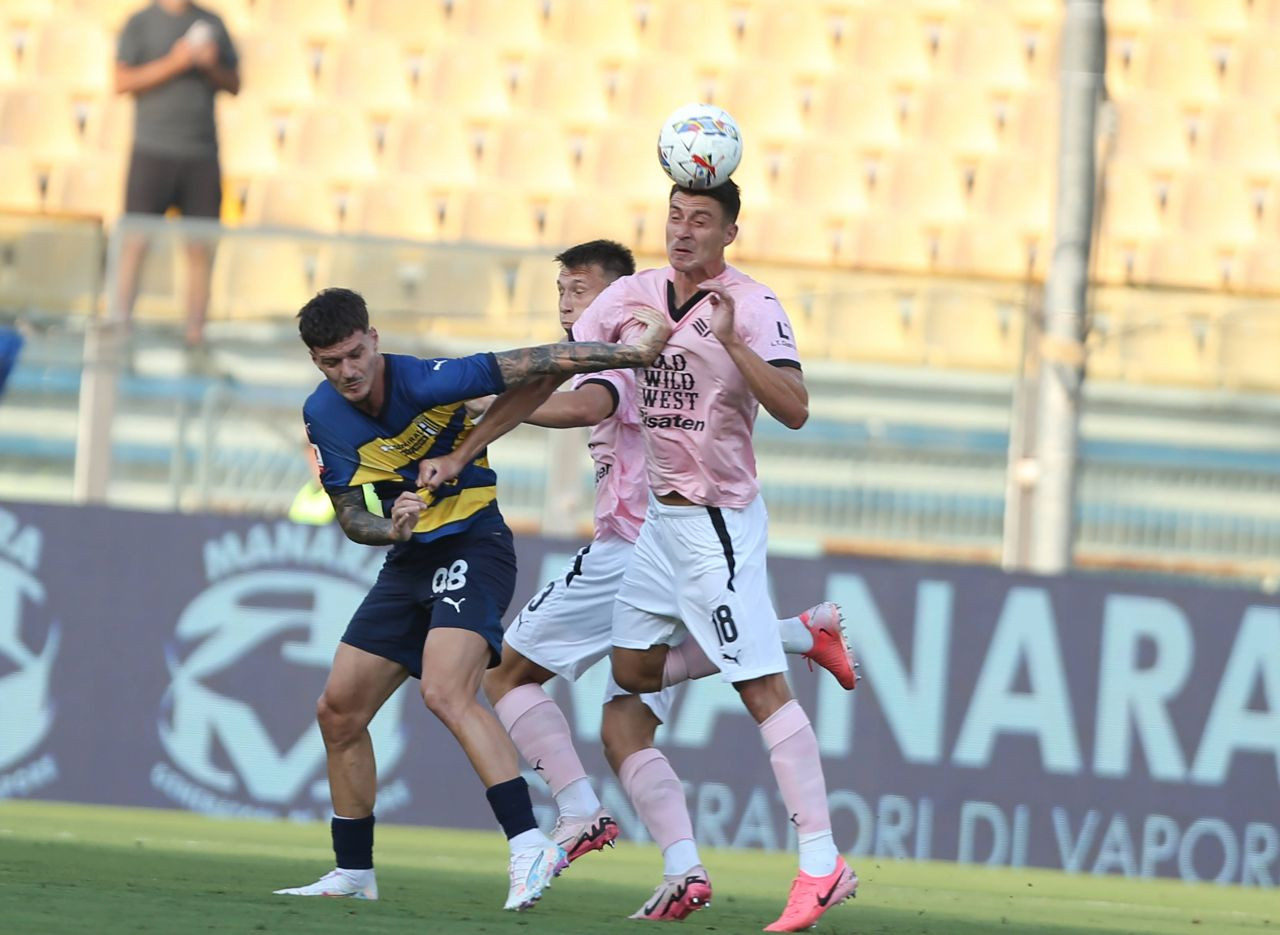 Dennis Man, criticat aspru &amp;icirc;n presa italiană după ce a irosit un penalty &amp;icirc;n Parma - Palermo 0-1, meci EXCLUSIV pe VOYO