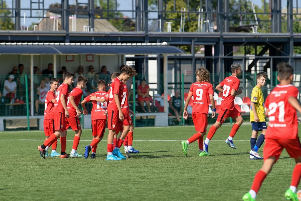 Liga Elitelor?! Scor ireal în FC Bacău - Școala de Fotbal Oțelul Galați, goluri cam câți spectatori prezenți!_8