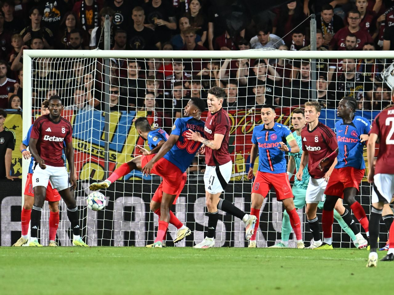 Cehii, surprinși de ce au găsit &icirc;n București, &icirc;nainte de FCSB - Sparta Praga: &rdquo;Infernal și mai puțin dec&acirc;t ideal&rdquo;