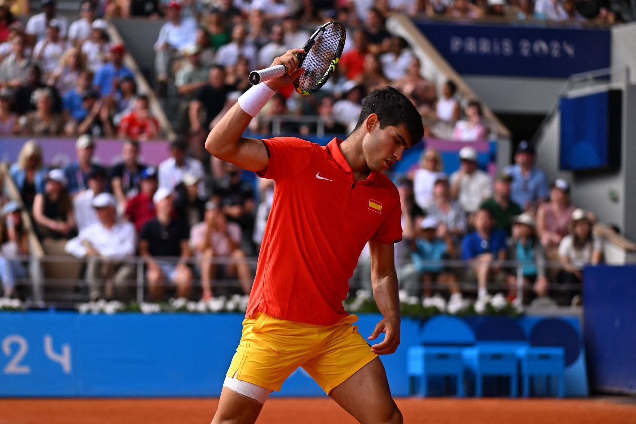A făcut o pauză de la celebrul regim. Imagini rarisime cu Novak Djokovic sărbătorind medalia de aur cucerită la Paris_2