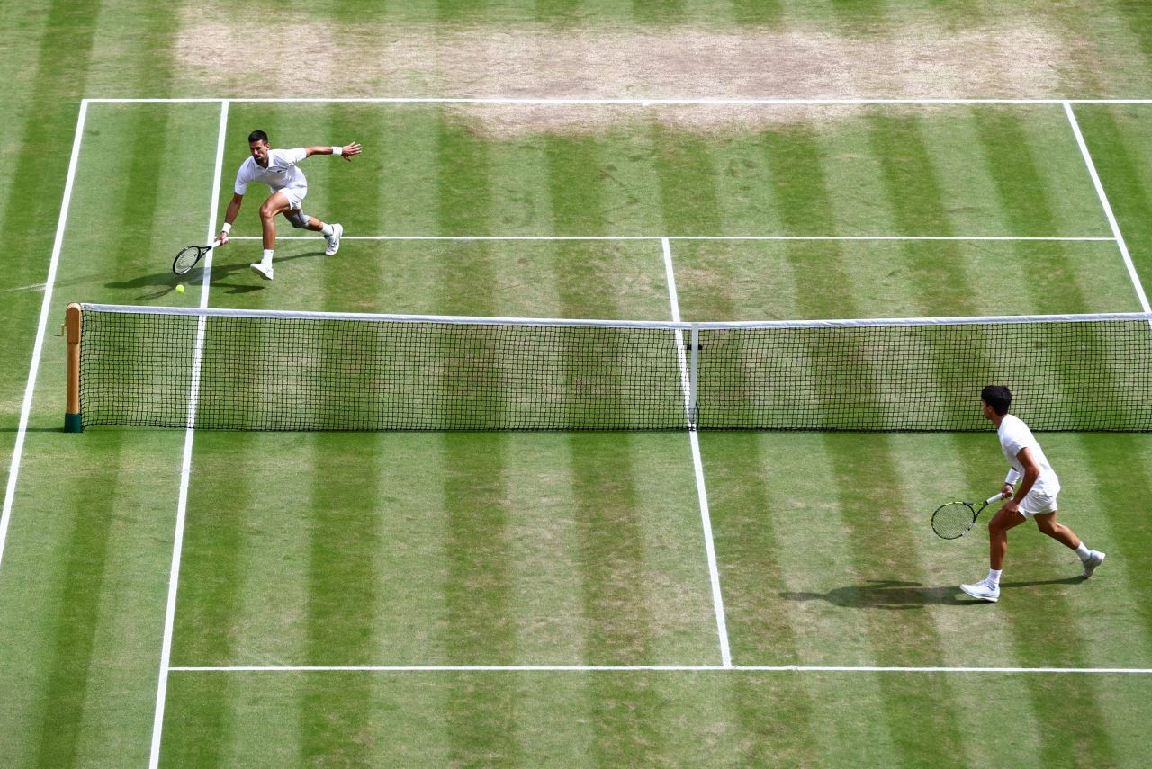 A făcut o pauză de la celebrul regim. Imagini rarisime cu Novak Djokovic sărbătorind medalia de aur cucerită la Paris_3