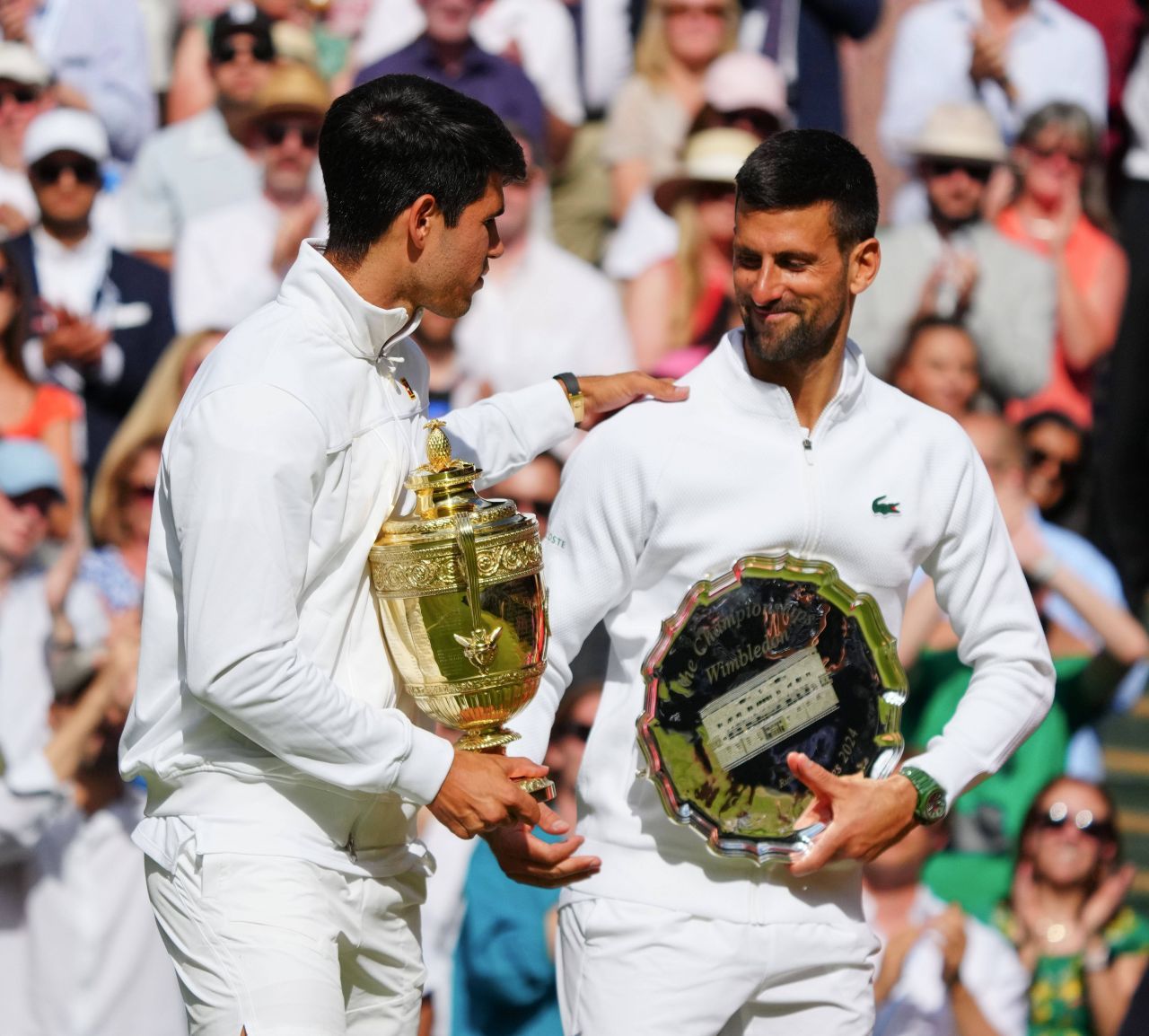 A făcut o pauză de la celebrul regim. Imagini rarisime cu Novak Djokovic sărbătorind medalia de aur cucerită la Paris_11