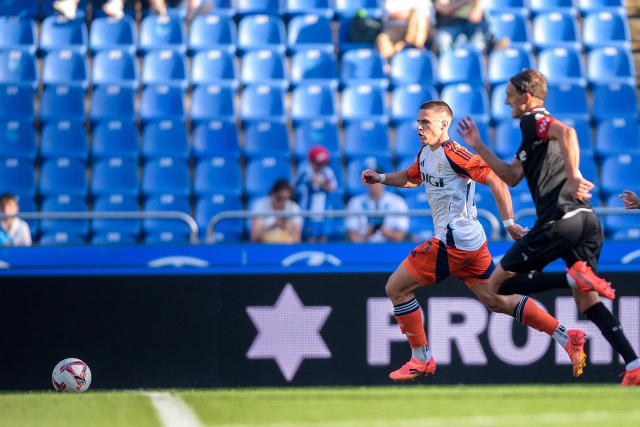 Cu un nou look, Daniel Paraschiv a debutat la Real Oviedo!