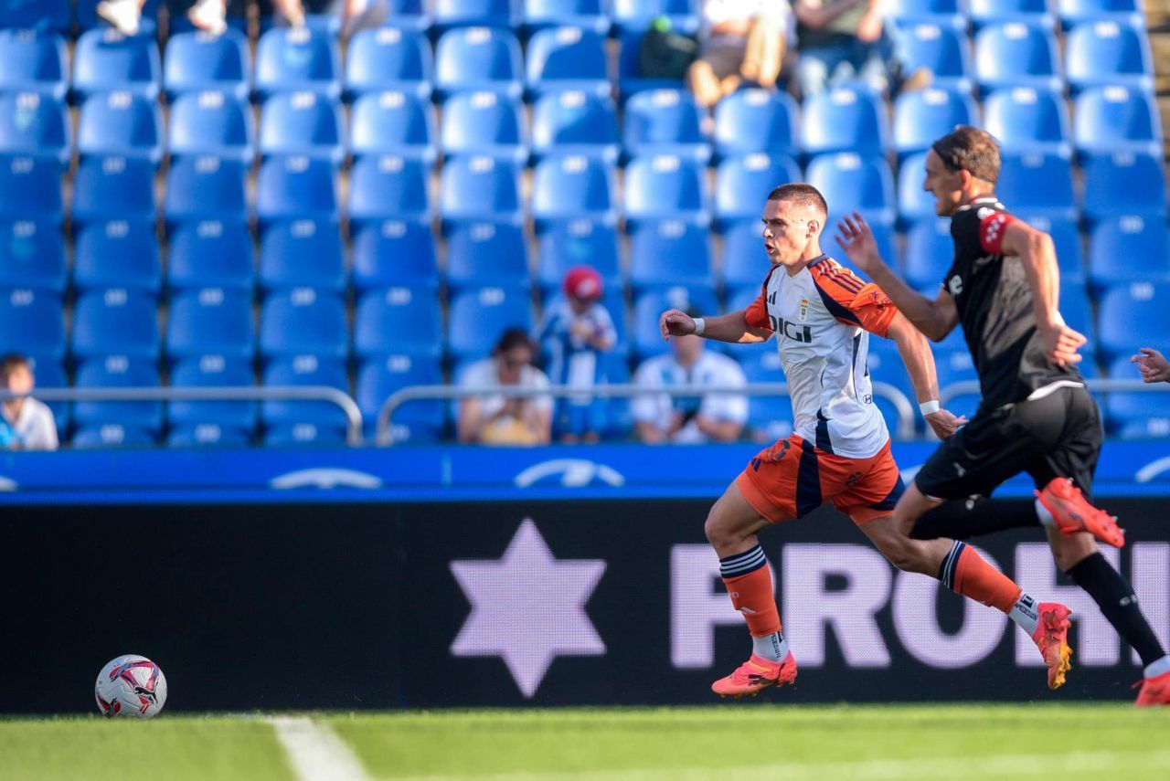 Cu un nou look, Daniel Paraschiv a debutat la Real Oviedo!_1