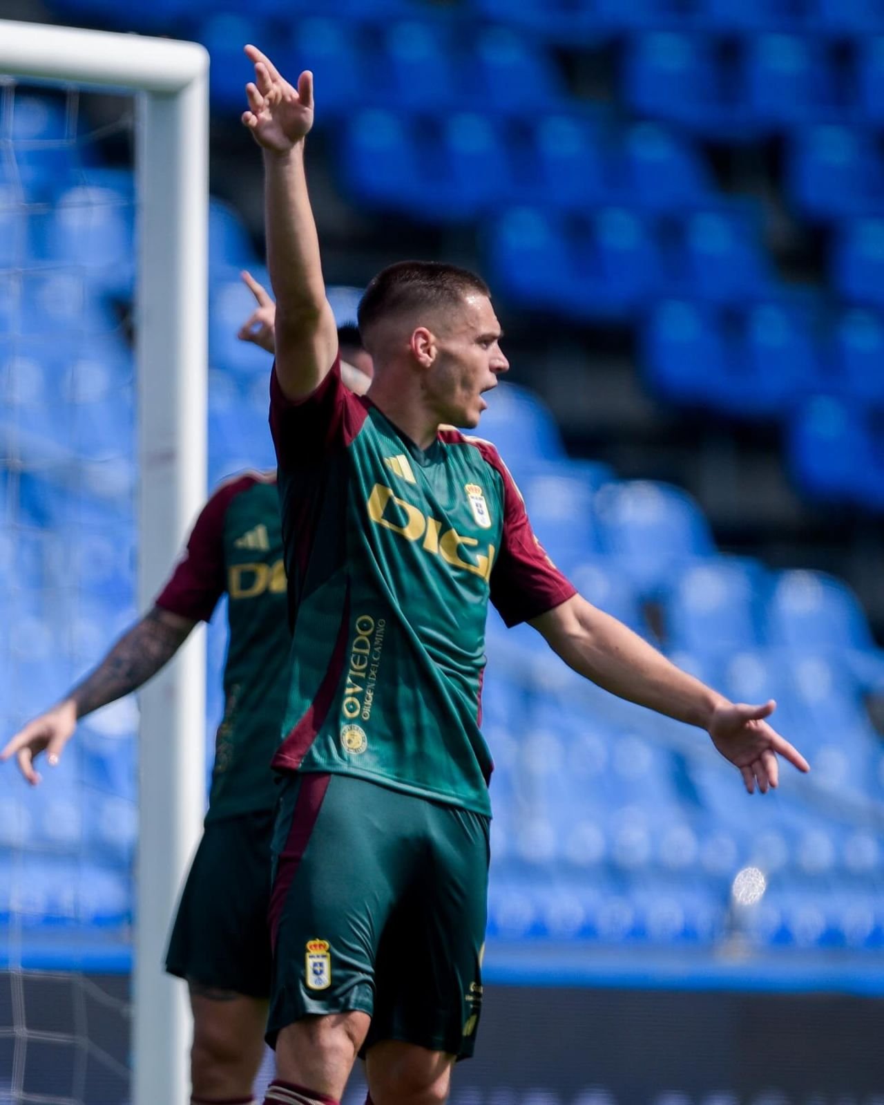 Cu un nou look, Daniel Paraschiv a debutat la Real Oviedo!_2