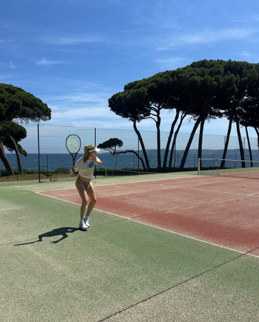 „De la tenis la OnlyFans, e trist!” Eugenie Bouchard a jucat tenis în chiloți, în Saint-Tropez și a fost criticată de fani_2