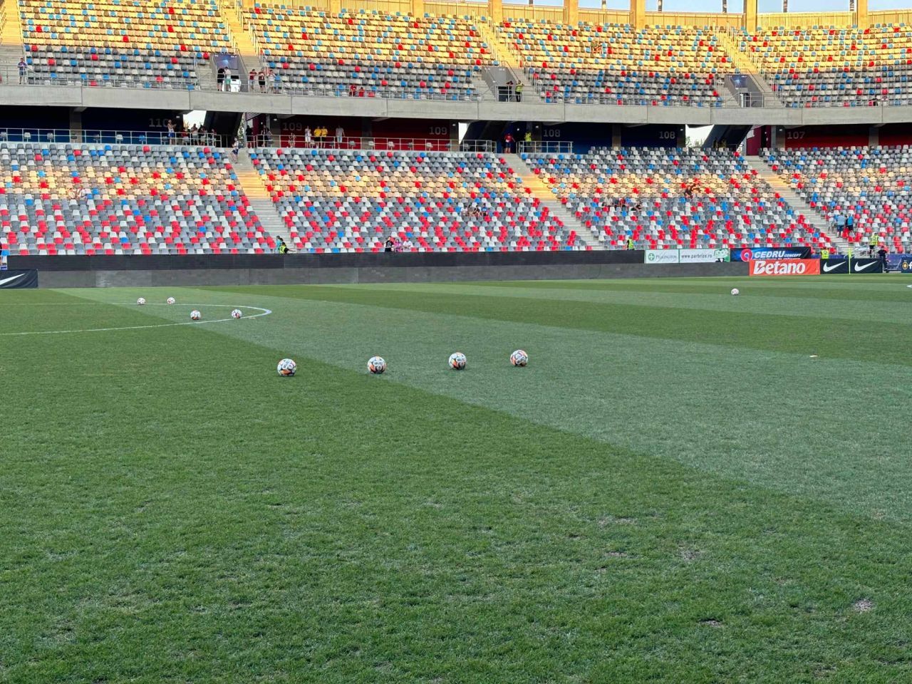 Cum arată gazonul de pe stadionul din Ghencea cu două ore înainte de FCSB - Sparta Praga (21:30, LIVE pe VOYO și PRO TV)_2