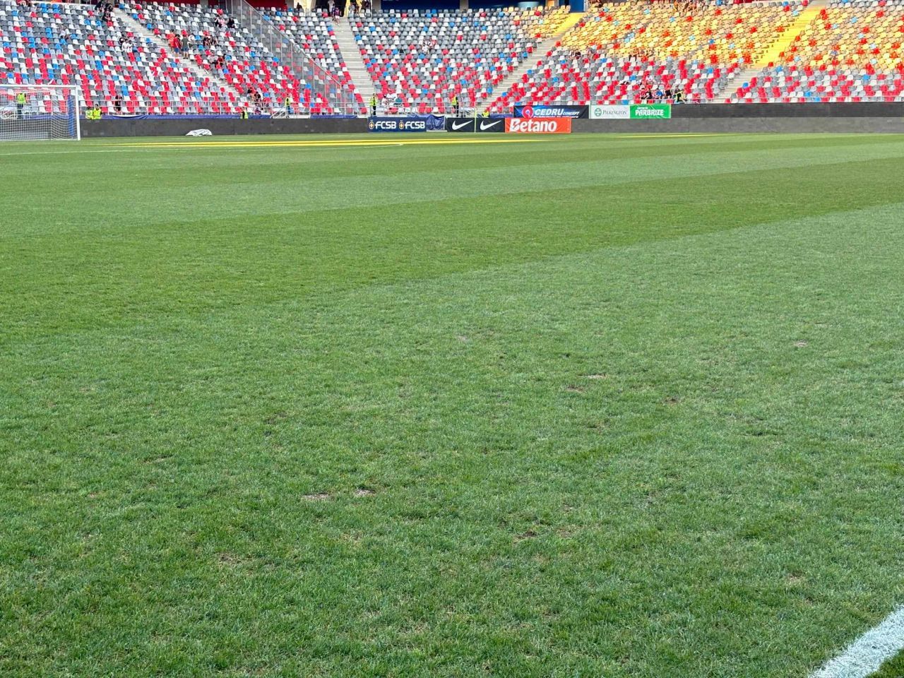 Cum arată gazonul de pe stadionul din Ghencea cu două ore înainte de FCSB - Sparta Praga (21:30, LIVE pe VOYO și PRO TV)_3