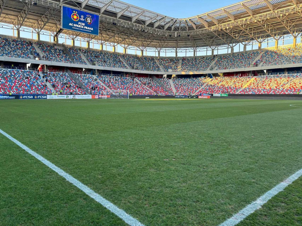 Cum arată gazonul de pe stadionul din Ghencea cu două ore înainte de FCSB - Sparta Praga (21:30, LIVE pe VOYO și PRO TV)_5