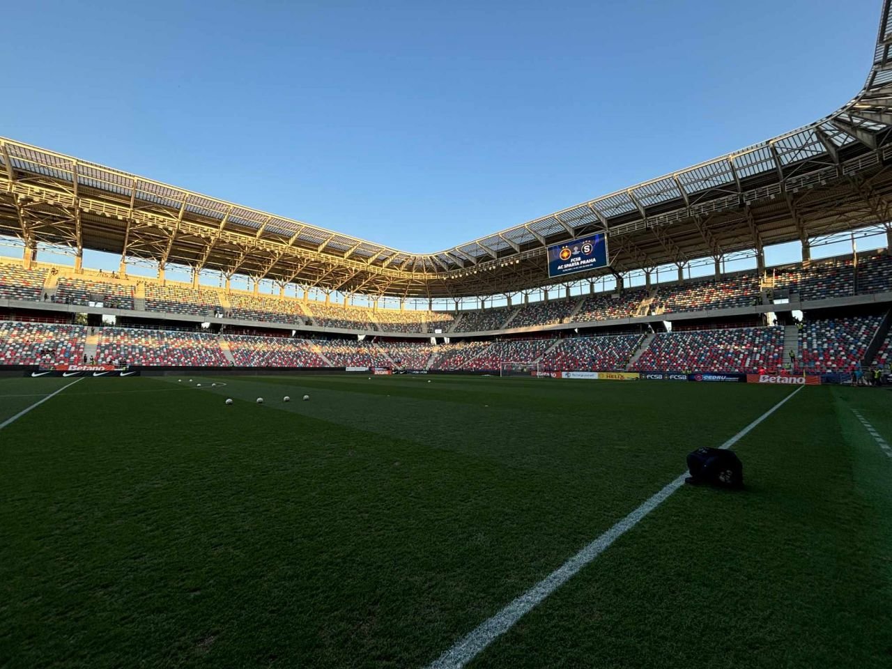 Cum arată gazonul de pe stadionul din Ghencea cu două ore înainte de FCSB - Sparta Praga (21:30, LIVE pe VOYO și PRO TV)_7