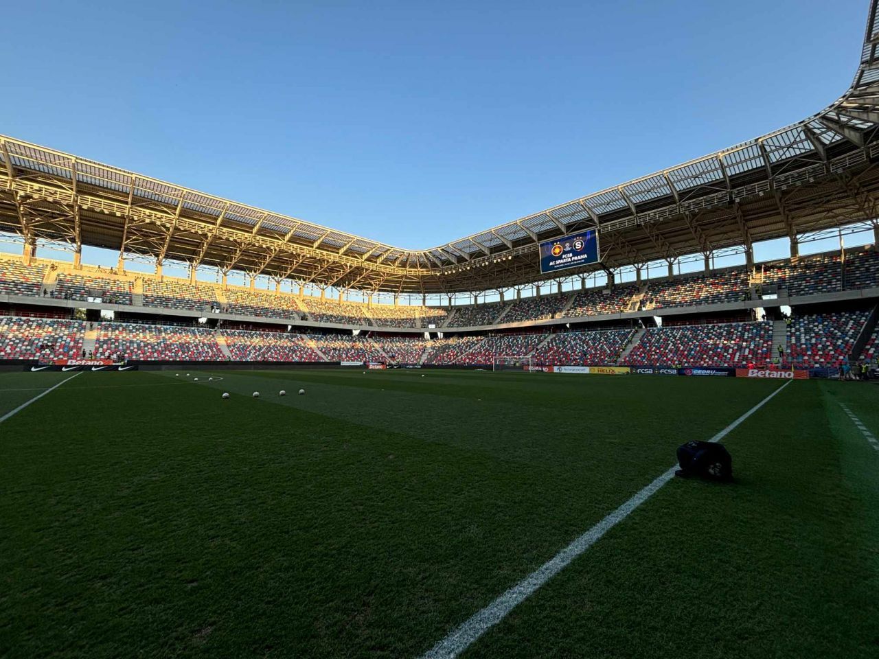 Cum arată gazonul de pe stadionul din Ghencea cu două ore înainte de FCSB - Sparta Praga (21:30, LIVE pe VOYO și PRO TV)_7
