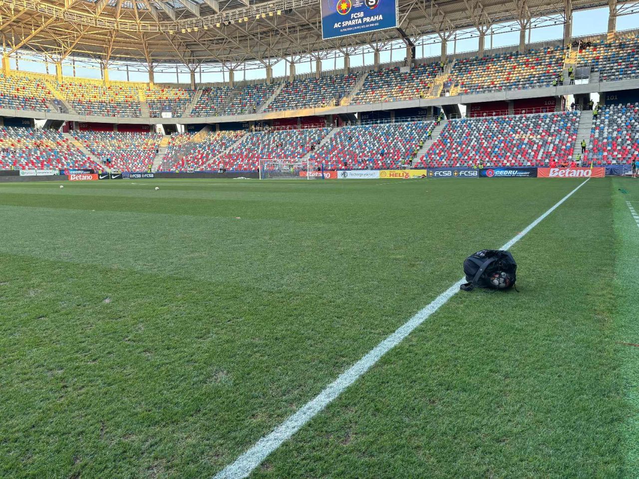 Cum arată gazonul de pe stadionul din Ghencea cu două ore înainte de FCSB - Sparta Praga (21:30, LIVE pe VOYO și PRO TV)_8