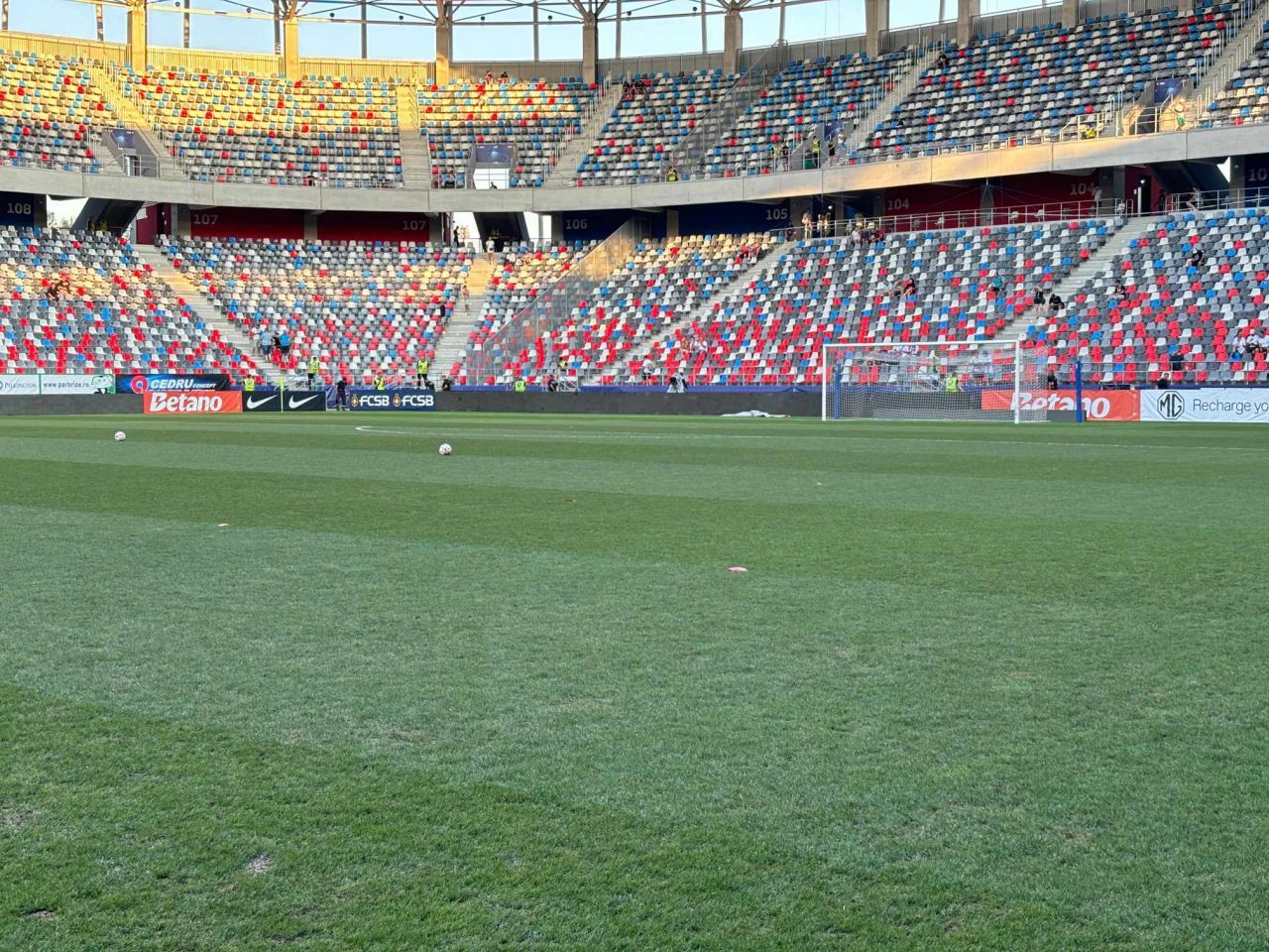 Cum arată gazonul de pe stadionul din Ghencea cu două ore înainte de FCSB - Sparta Praga (21:30, LIVE pe VOYO și PRO TV)_9